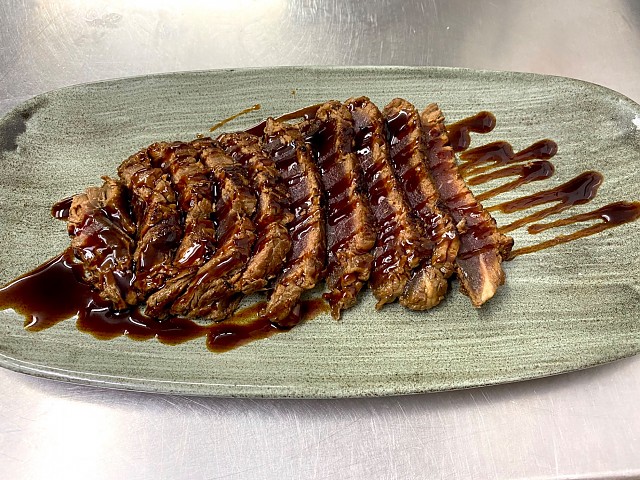 Tataki de solomillo con salsa Terayaki