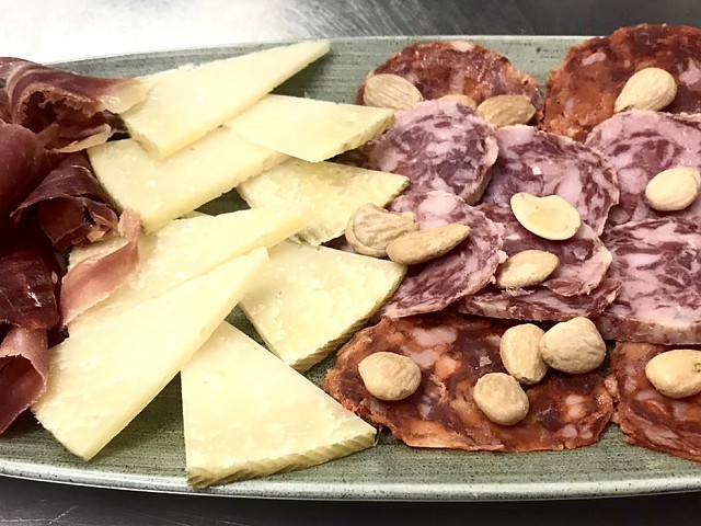 Platter of iberian products