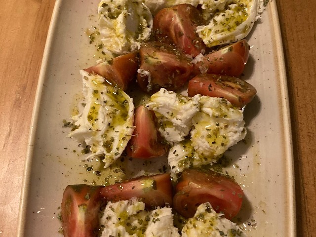 Ensalada de tomate de nuestra huerta con mozarella