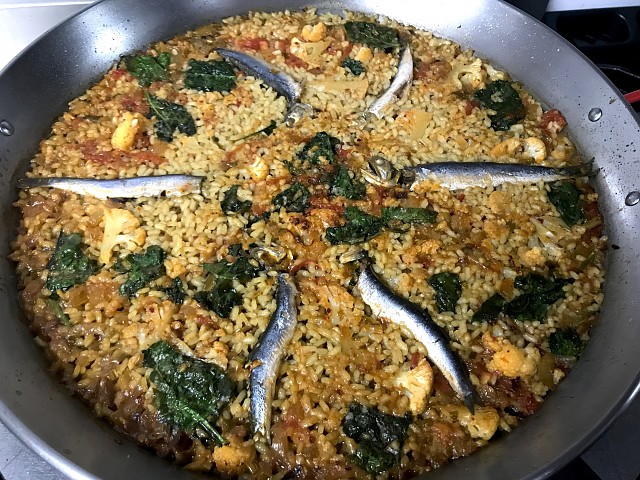 Arroz con bacalao, espinacas y coliflor