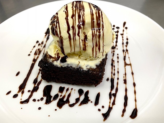 Brownie de chocolate con helado de vainilla