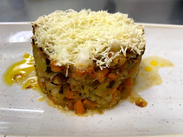 Aubergine stuffed with vegetables and vegan cheese