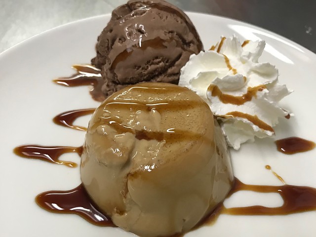 Panacotta de café con helado de chocolate   