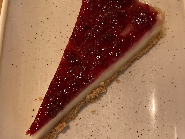 Tarta de queso con mermelada de frambuesa