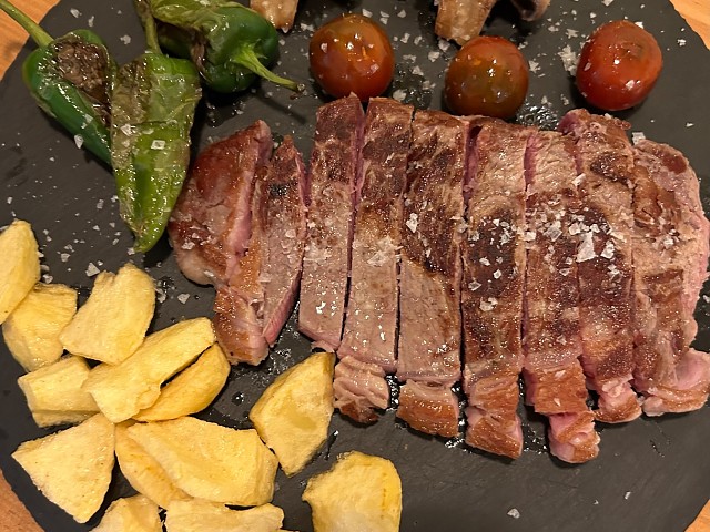 Steak de Galice sauce moutarde et chimichurri de tomates séchées