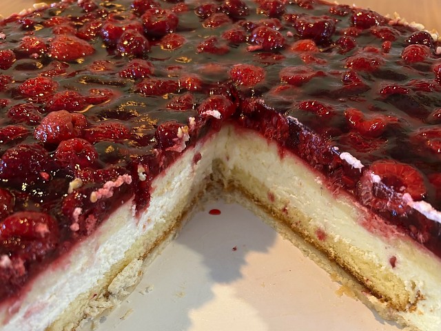 Tarta de queso con cobertura de frambuesa